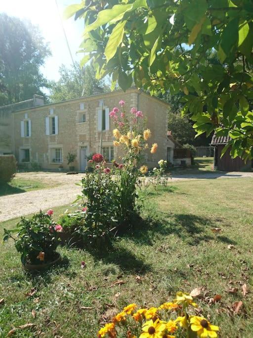 Location Meublee Au Milieu D'Un Ecrin De Verdure Aux Vieux Fours Noaillac المظهر الخارجي الصورة