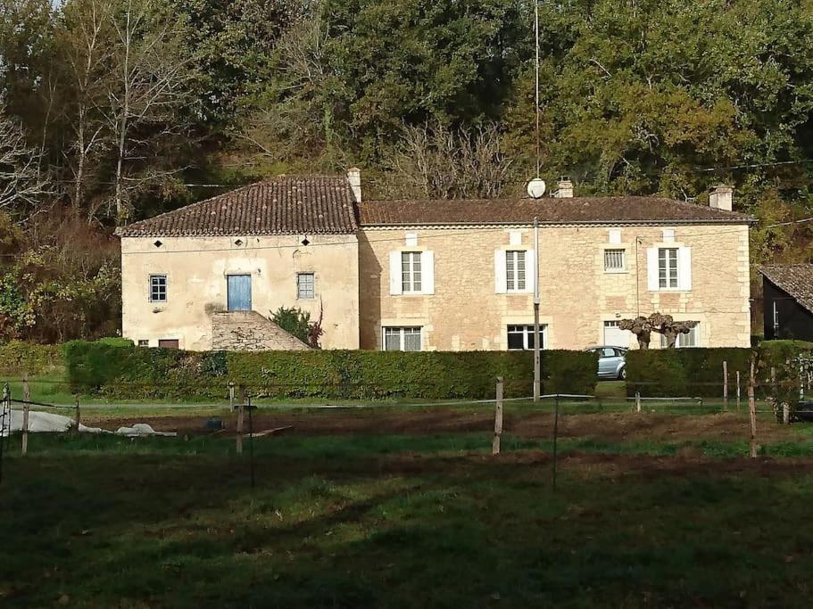 Location Meublee Au Milieu D'Un Ecrin De Verdure Aux Vieux Fours Noaillac المظهر الخارجي الصورة